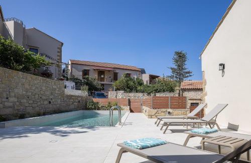 Spilia Villa | Villa Manmar, Tradition & Comfort Blend by etouri