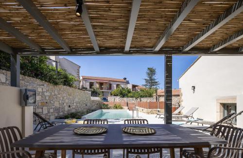 Spilia Villa | Villa Manmar, Tradition & Comfort Blend by etouri