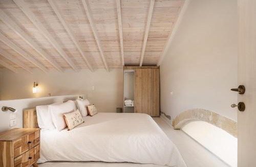 Spilia Villa | Villa Manmar, Tradition & Comfort Blend by etouri