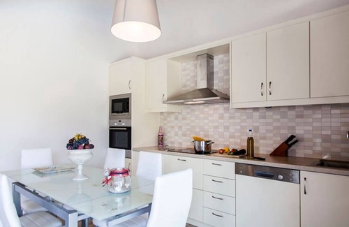 Lygia Villa | Villa Manos in Ligia