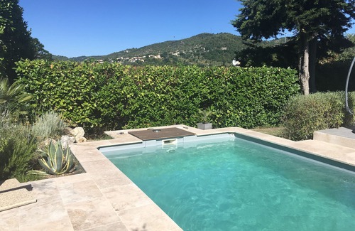 Manosque House | Villa Manosque hill view. House in Provence with pool & view on the hill.