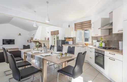 Vizinada Villa | Villa Melli with pool and panoramic View by Villas