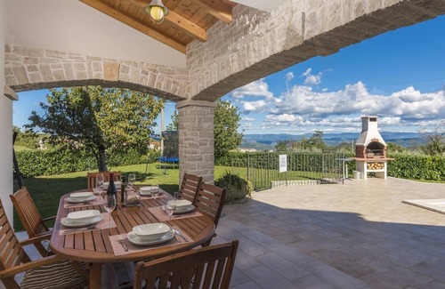 Vizinada Villa | Villa Melli with pool and panoramic View by Villas