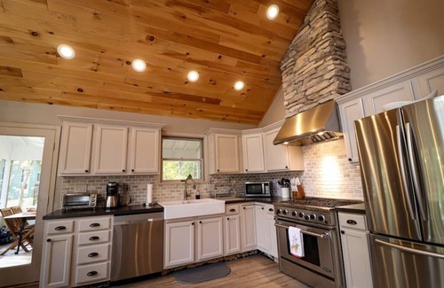 Lake Ariel Ski Chalet | Villa MiaNova: A Modern Hideout in the Woods.