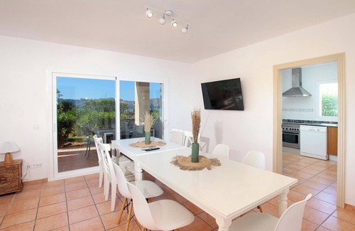 Alcudia House | Villa MIRA MAR, large vacation home with sea view, close to the beach, pool, Wifi, A/C
