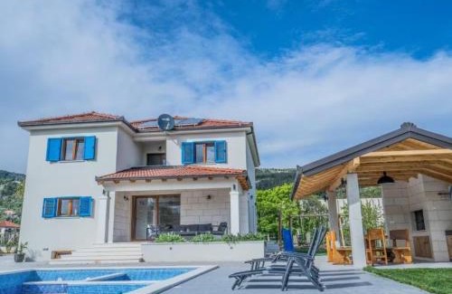 Donji Prolozac Villa | Villa Modriola heated Pool