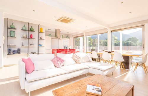 Urbanizacion Mont Ferrutx Villa | VILLA MONTFARRUTX - Modern villa with private swimming pool and free Wifi