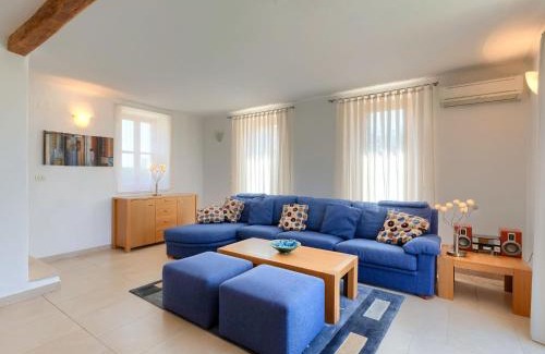 Baredine Villa | Villa Morgan by Interhome