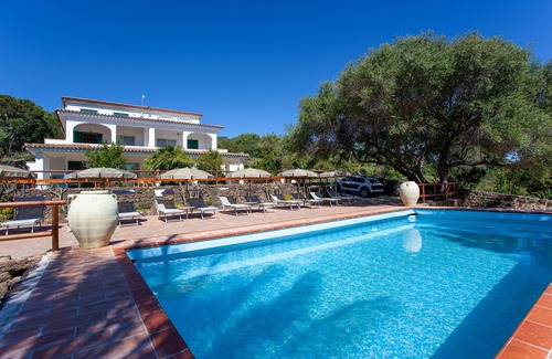 Sas Linnas Siccas House | VILLA MULA with veranda overlooking the sea