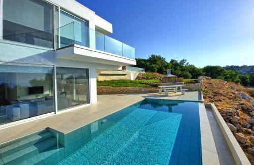 Pelekito Villa | Villa Nafsika by PosarelliVillas