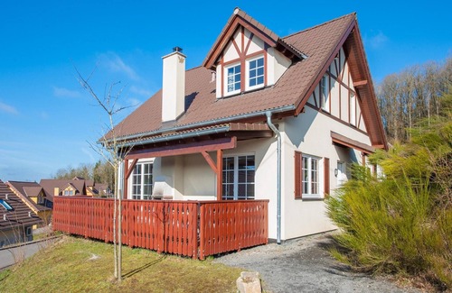 Kronenburg Villa | Villa near Reservoir with Fireplace