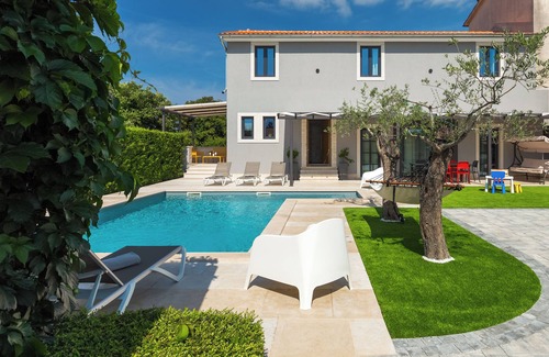 Bibici Villa | Villa Oasi Verde - Family-friendly villa with a private heated pool & a barbecue