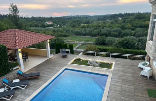 Popovici Villa | Villa Oasis Cypress