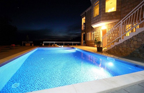 Popovici Villa | Villa Oasis Cypress - Three Bedroom Villa with Terrace and Swimming Pool