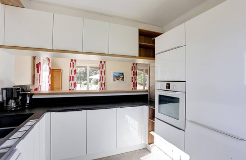 La Bouverie Villa | villa of charm, a haven of peace under the umbrella pines, 15 minutes of the sea