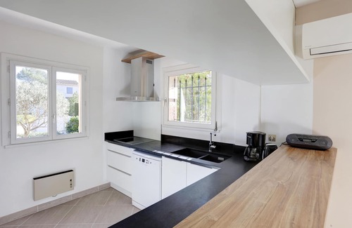 La Bouverie Villa | villa of charm, a haven of peace under the umbrella pines, 15 minutes of the sea