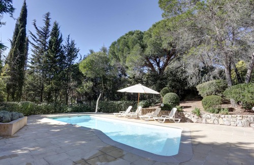 La Bouverie Villa | villa of charm, a haven of peace under the umbrella pines, 15 minutes of the sea