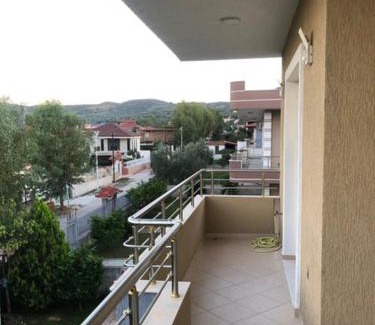 Mbrostar-Urë Villa | Villa Olive Tree