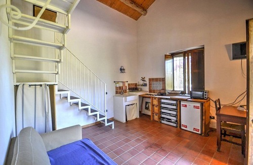 Mirto House | Villa Pascal A: A characteristic and welcoming independent house surrounded by meadows and by green hills, with Free WI-FI.