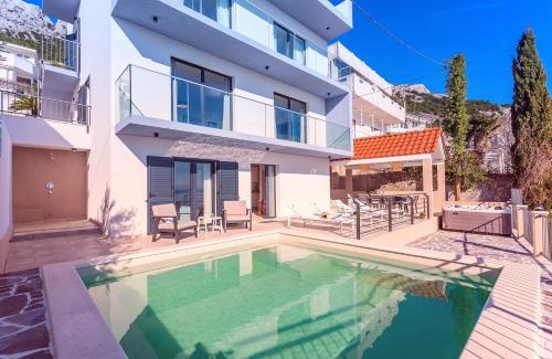 Pisak Villa | Villa Perla Blu with 4 bedrooms, heated pool, jacuzzi, 50m from beach