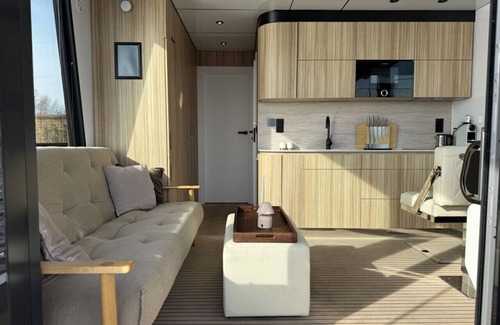 Municipality of De Ronde Venen Apartment | Villa Perla Mare - Sauna Experience - On a lake near Amsterdam