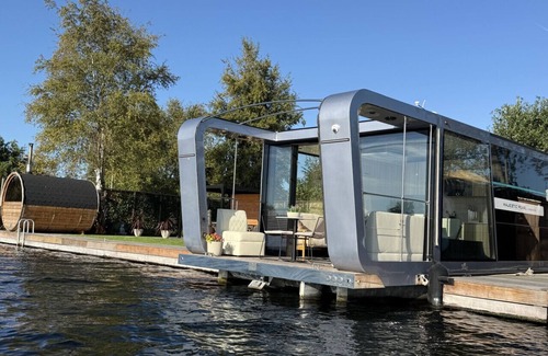 Municipality of De Ronde Venen Apartment | Villa Perla Mare - Sauna Experience - On a lake near Amsterdam