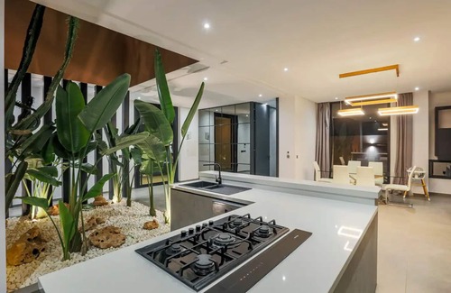 El Aggada Villa | Villa Perle Rouge à Marrakech : Luxe, Confort, et Détente Absolue