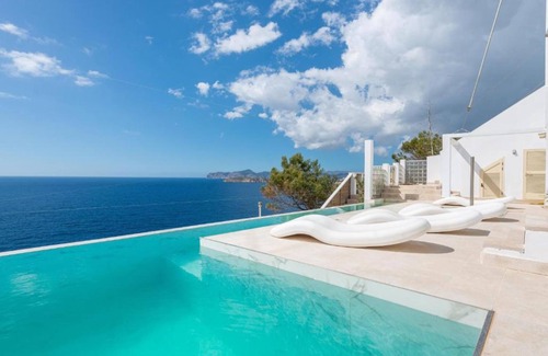 Calvia Villa | Villa 'Port Adriano' with Sea View, Wi-Fi and Air Conditioning