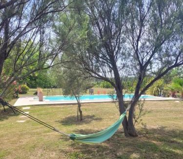 Albaron Villa | Villa provençale à Arles avec piscine privée et vue jardin.