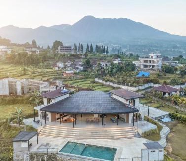 Cisarua Villa | Villa Puncak Dengan View Persawahan