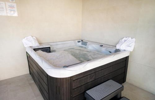 Caldas da Rainha Villa | Villa Rosa com Piscina e Jacuzzi