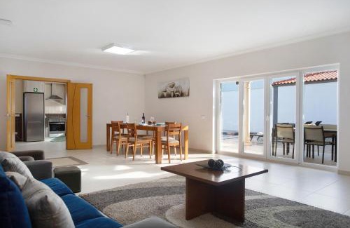 Caldas da Rainha Villa | Villa Rosa com Piscina e Jacuzzi