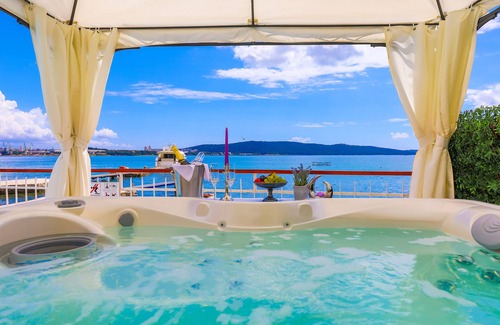 Kastel Sucurac Villa | Villa Rosemary - seafront, pool, jacuzzi, gym, pool table