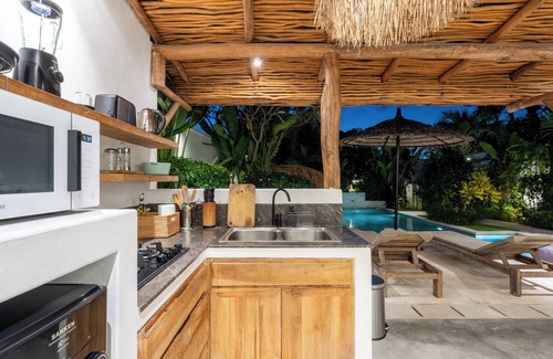 Beraban Villa | Villa Ruta 2 Oasis 5 min walk from Nyanyi beach and close to Luna Beach Club
