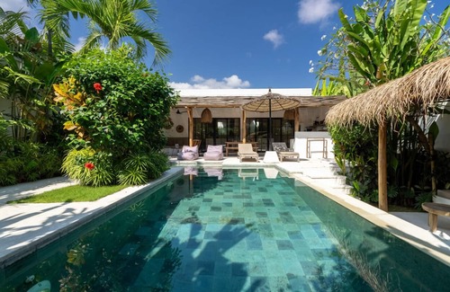 Beraban Villa | Villa Ruta 2 Oasis 5 min walk from Nyanyi beach and close to Luna Beach Club