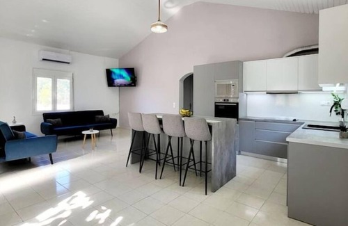 Stavros Villa | Villa Sakrakis 180 meters from the beach, Sea and mountain view with pool.