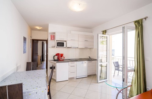 Plat Apartment | Villa Samba - Standard One-Bedroom Apartment with Balcony and Sea View