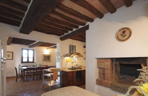 Monteroni d'Arbia Villa | Villa Santo Stefano. up to 14 sleeps. Pool