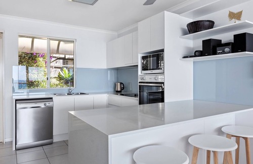 Coolum Beach Apartment | Villa Seascapes with sweeping waterviews