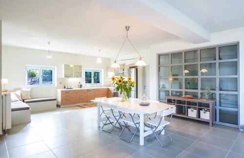 Porovitsa Villa | VILLA SERENIS | mountain & sea @ 1,5hr from Athens