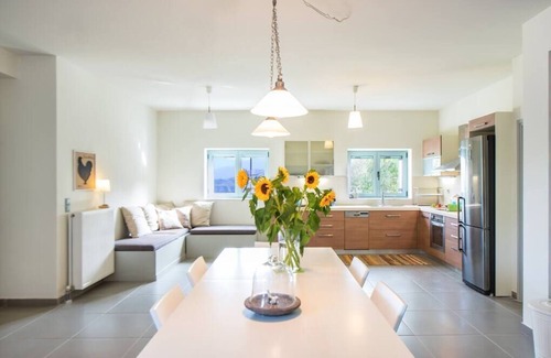 Porovitsa Villa | VILLA SERENIS | mountain & sea @ 1,5hr from Athens