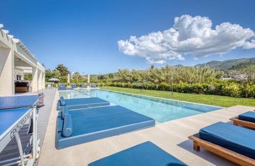 Almiros Beach Villa | Villa Serenissima by PosarelliVillas