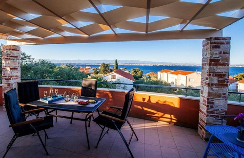 Poljana House | Villa Serenity is a modern and urban villa of 240m2, located in Poljana on the island of Ugljan.