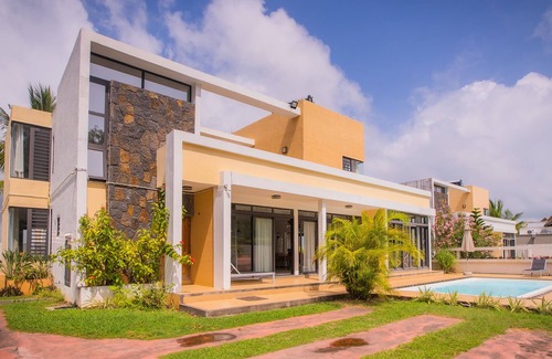 Belle Mare Villa | Villa Simone: Sun-lit, spacious & modern beach villa (with private pool & wifi)