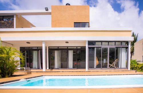 Belle Mare Villa | Villa Simone: Sunlit Beach Getaway w/Pool + WIFI