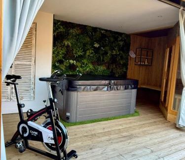 Brive-la-Gaillarde House | Villa Sirey & SPA - Design - Centre-ville - Jacuzzi & Sauna