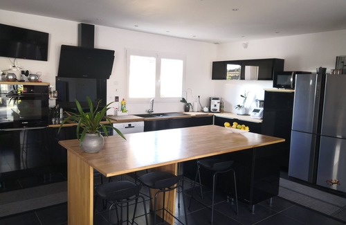 Saint-Aunes Villa | Villa sleeps 6, private heated pool. Close to Montpellier and its beaches.