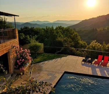 Prades Villa | Villa spacieuse avec piscine privée et vue montagne à Prades
