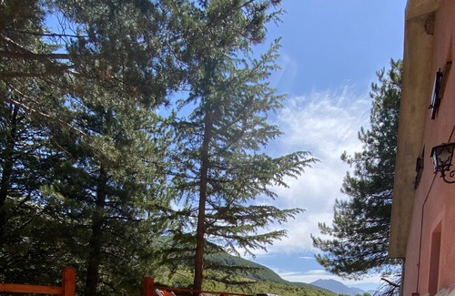 Campotosto Villa | Villa su Lago con giardino recintato, 12 posti ,Wi-Fi,Bbq,taverna con camino
