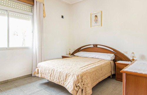 Verin House | Villa surrounded by vineyards, with a river in the area where you can swim.